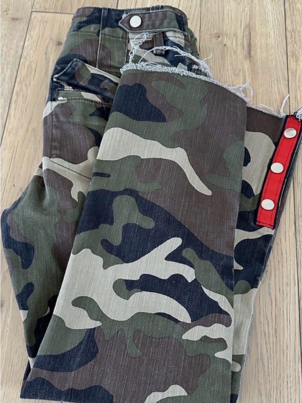 Veronica Beard Gisela 10.5" Straight Leg Crop Camo Jeans - Picture 5 of 8